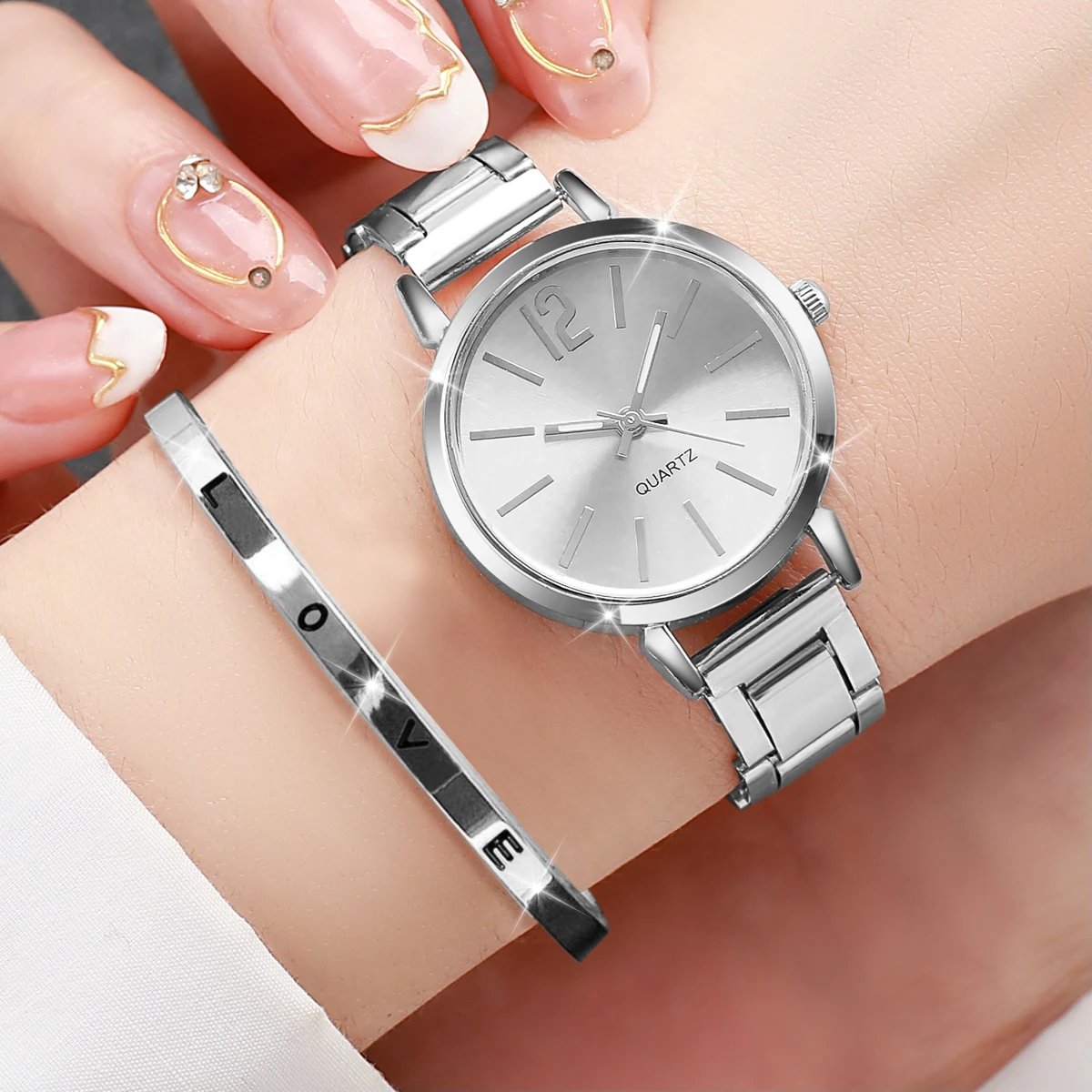 Fashion Women Elagant Watch Casual Simple Steel Strap Quartz Watch Love Bracelet 2PCs Set Temperament Wearing Style Fashion Women Elagant Watch Casual Simple Steel Strap Quartz Watch Love Bracelet 2PCs Set Temperament Wearing Style