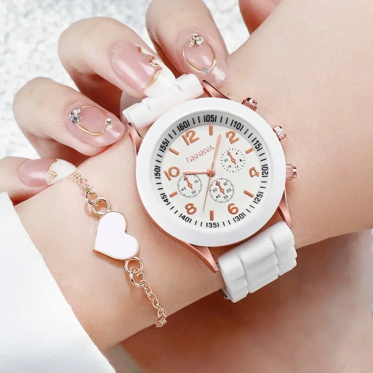 4PCS/Set Geneva Watch Fashion Silicone Band Women Watches Heart Jewelry Set ( Without Box ）